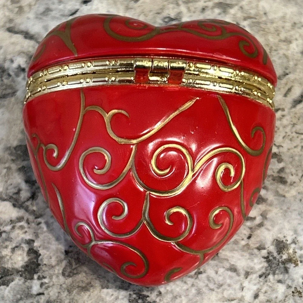 Red Porcelain w/ Gold‎ Heart Shaped Hinged Pill/Ring/Trinket Box Valentines 1999
